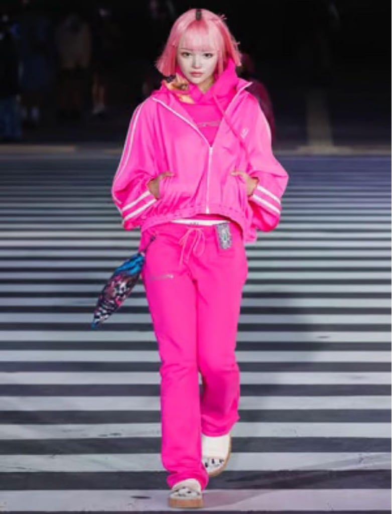 AAA4A0EA-0018-400A-91A6-