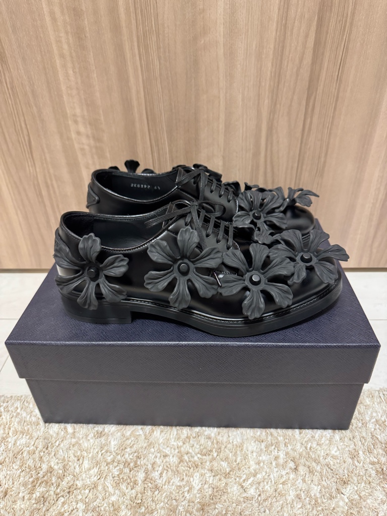PRADA 22SS フラワーラバーアップリケ ブラッシュドレザーダービー