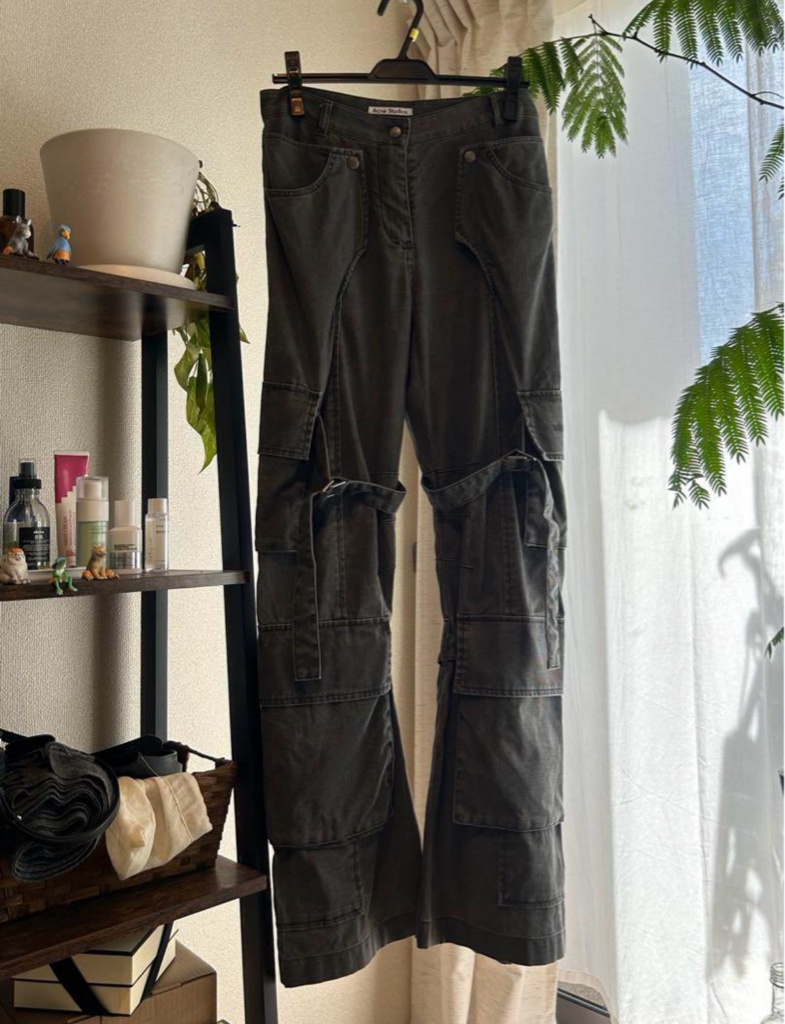 カリナさん着用　Acne Studios カーゴパンツ 新品 acnestudios アクネストゥディオズ カーゴトラウザー カリナ着用