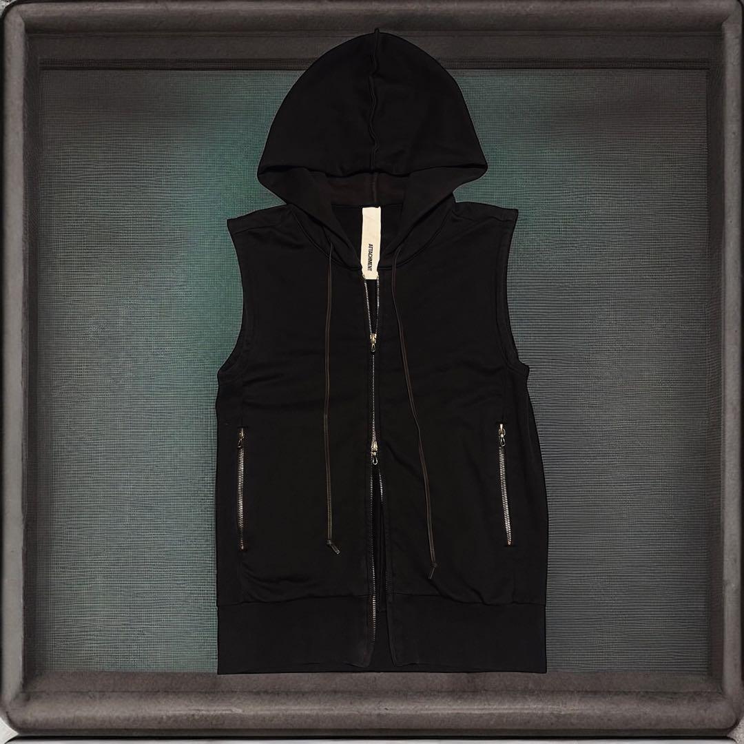 トップス ATTACHMENT Sleeveless Hoodie riri-zip ATTACHMENT Sleeveless Hoodie riri-zip