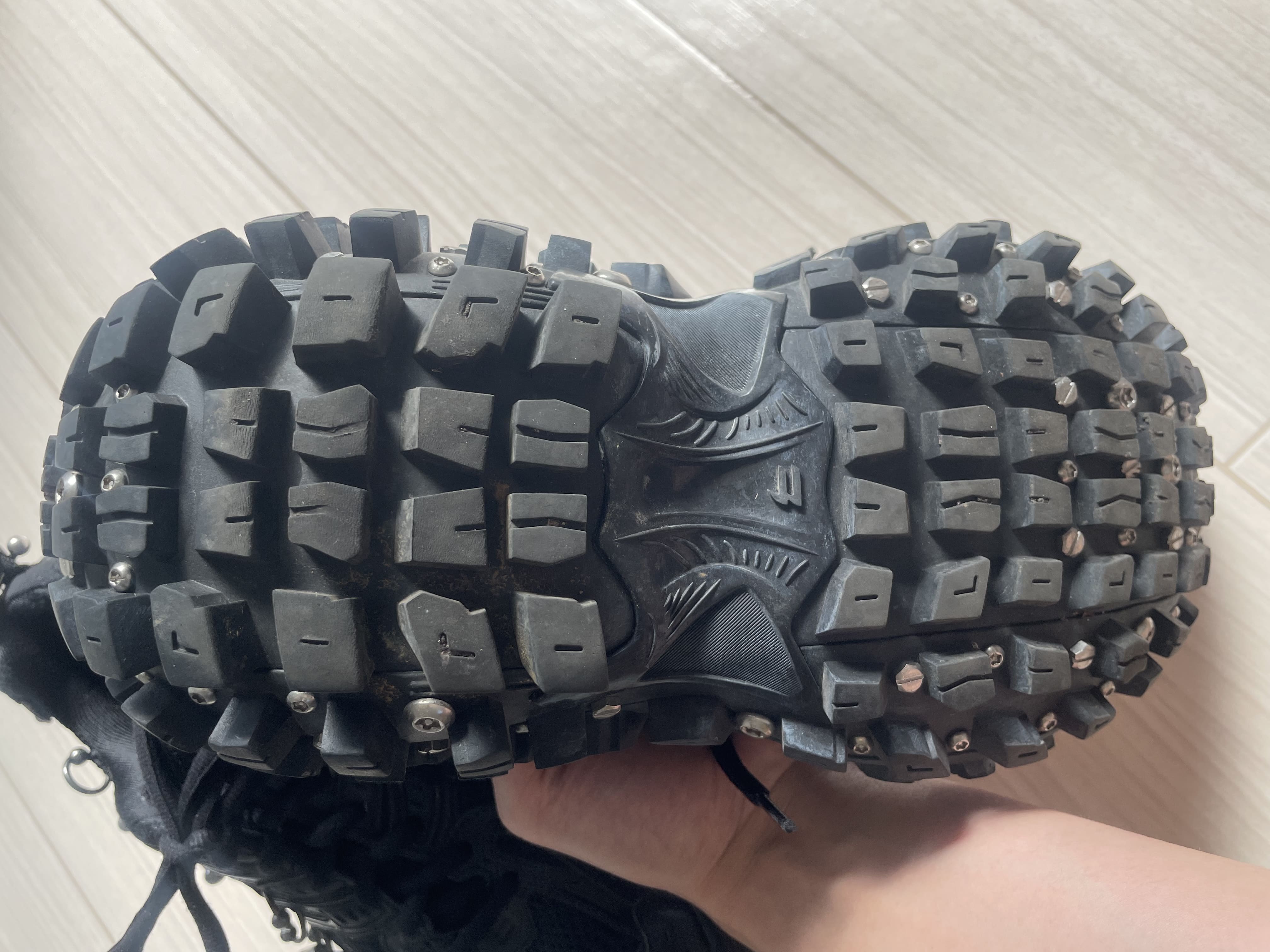 バレンシアガ　ディフェンダー　ピアッシング BALENCIAGA バレンシアガ DEFENDER BOUNCER SNEAKER