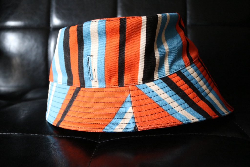 PRADA／プラダ マルチカラーストライプ バケットハット 【公式通販】