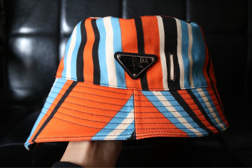 PRADA／プラダ マルチカラーストライプ バケットハット 【公式通販】