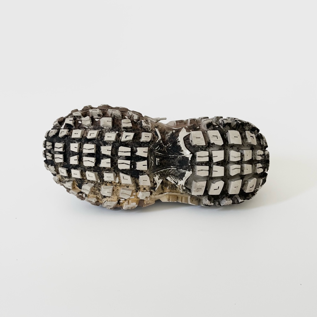 【24時間以内発送】BALENCIAGA defender bouncer 42 BF5865F5-203C-4362-8526-