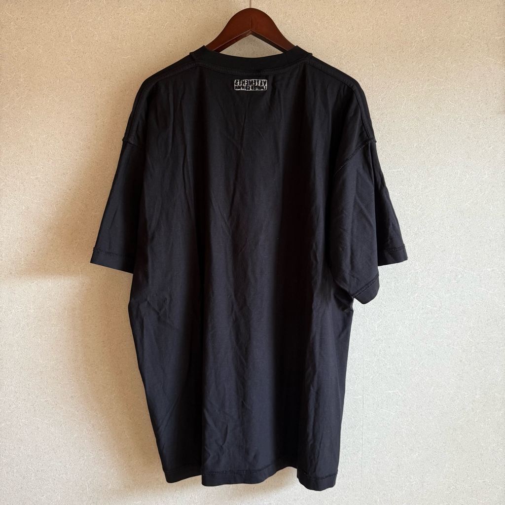 VETEMENTS 24SS インサイドアウト エンブロイダリーロゴ Tシャツ 