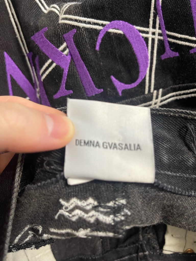 vetements TFDデニムパンツ 楽天市場】【中古】VETEMENTSCensored 刺繍デザインデニムパンツ