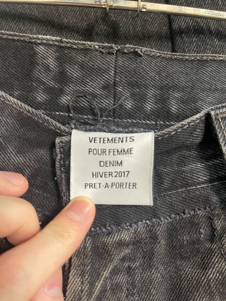 vetements TFDデニムパンツ 楽天市場】【中古】VETEMENTSCensored 刺繍デザインデニムパンツ