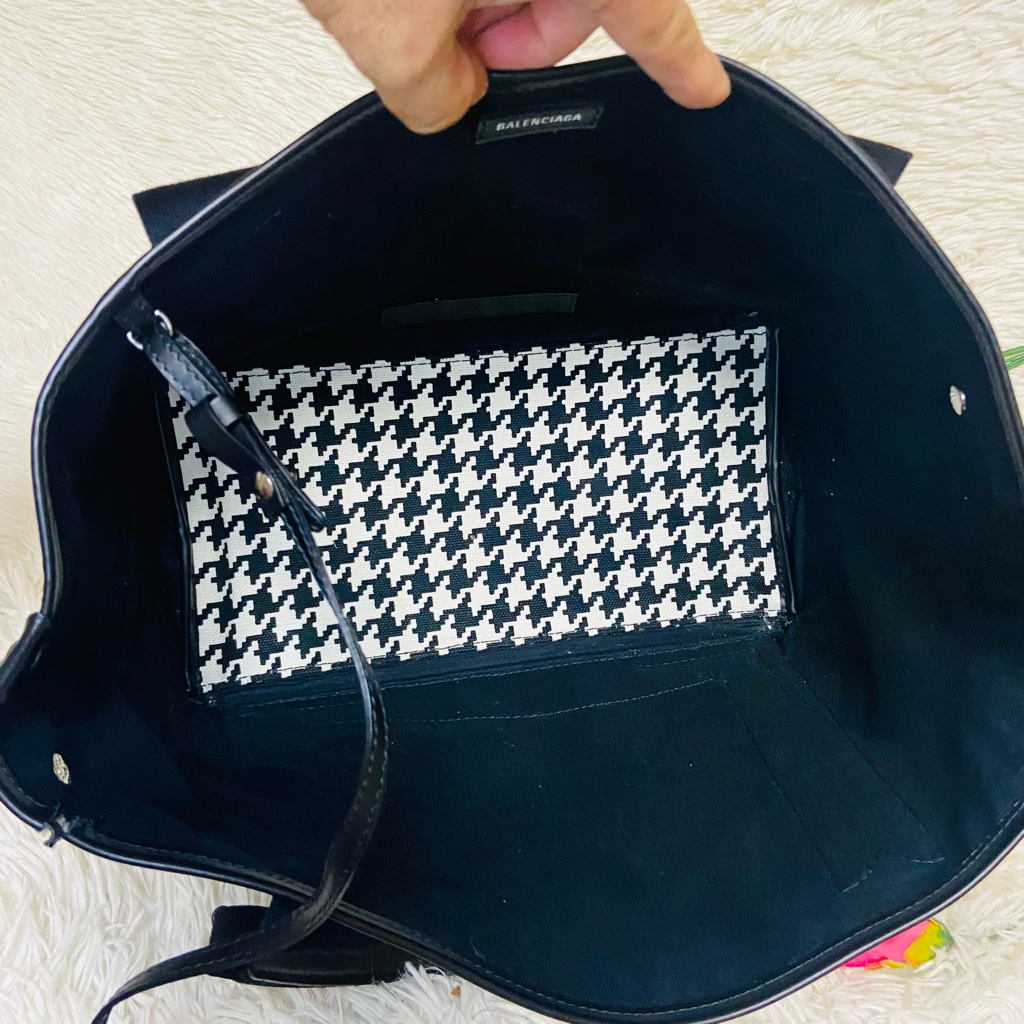 現行✨BALENCIAGA バレンシアガ カバス トートバッグ ポーチ 現行 ポーチ付✨BALENCIAGA✨バレンシアガ✨トートバッグ✨千鳥柄