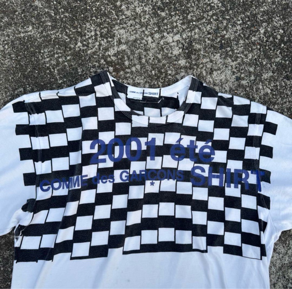 【サイズM】コムデギャルソン　Tシャツ　2001 shirt サイズM】コムデギャルソン Tシャツ 2001 shirt - メルカリ