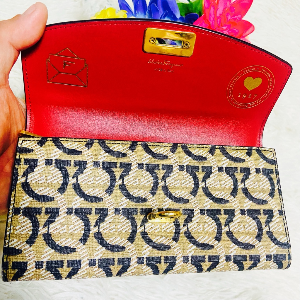 FERRAGAMO✨フェラガモ✨財布✨ガンチーニ✨ゴールド金具✨イタリア製 