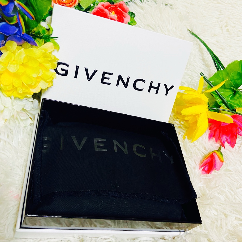 現行品✨GIVENCHY✨ジバンシー✨ダイヤモンド✨財布✨キルト
