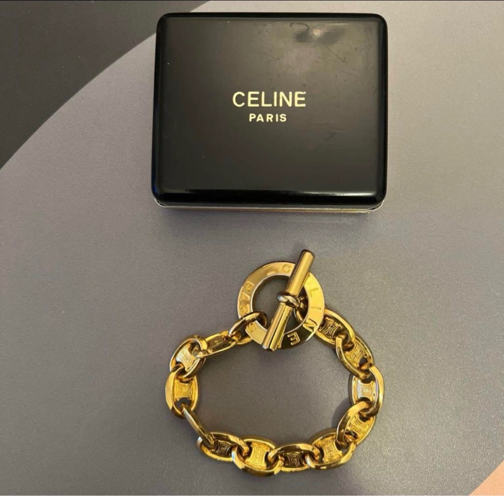 CELINE PARIS セリーヌ ゴールドロゴブレスレット 箱付き 約23㎝ CELINE PARIS セリーヌ ゴールドロゴブレスレット 箱付き 約23