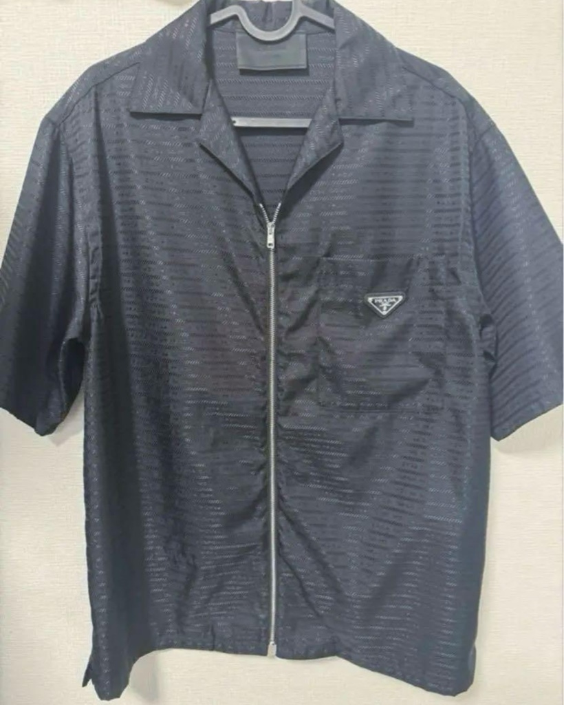 PRADA ジップ　半袖シャツ　RE NYLON PRADA ジップ 半袖シャツ RE NYLON - ARCHIVESTOCK