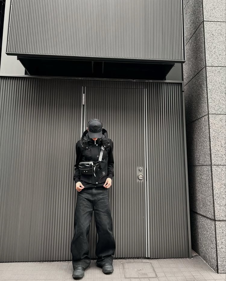 LOOSE FIT OIL COATING DENIM - ARCHIVESTOCK