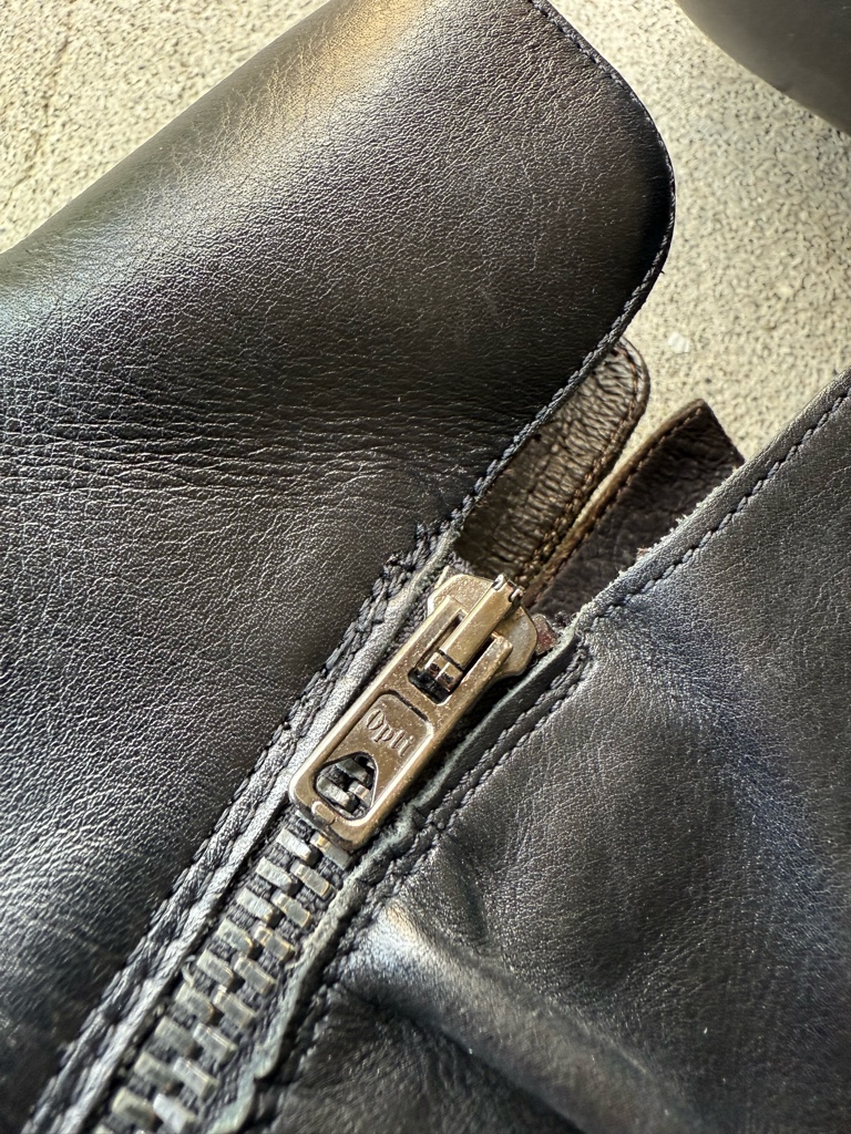 靴 BOEMOS Archive Black Leather Boots BOEMOS Archive Black Wrinkled Leather Boots - ARCHIVESTOCK
