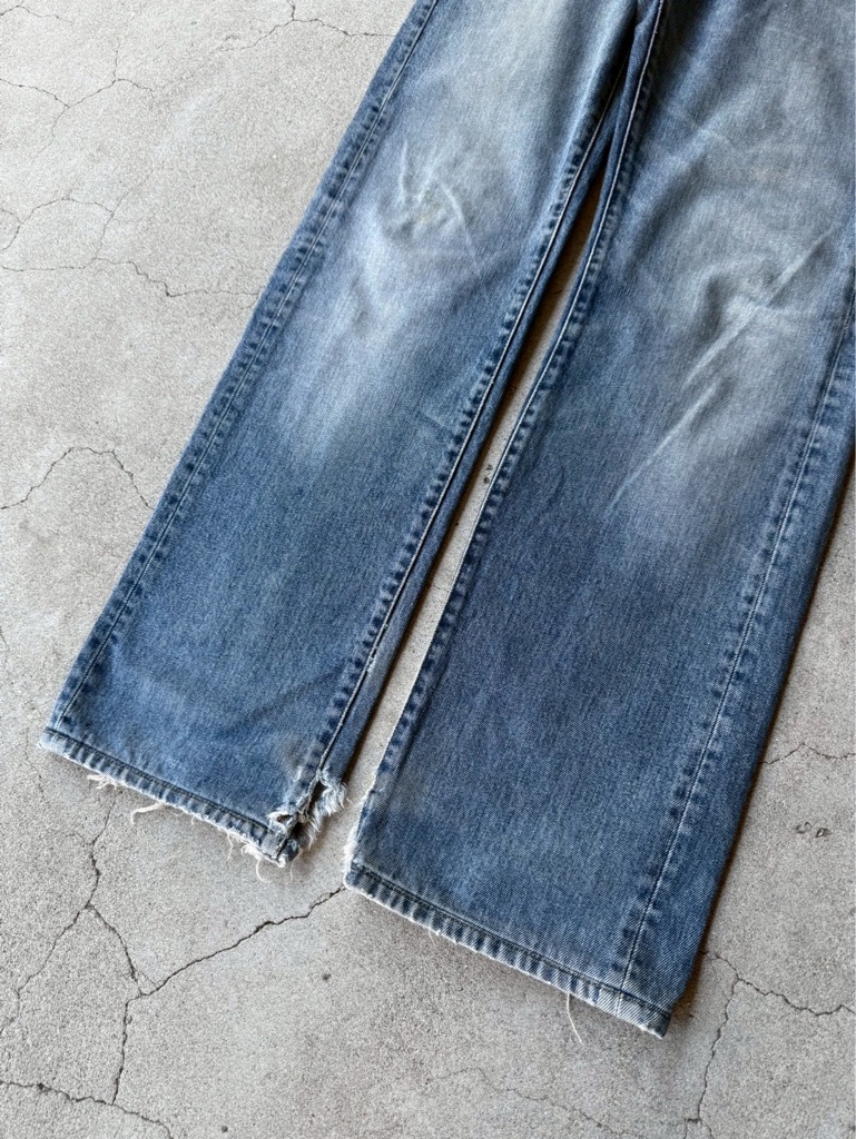 パンツ GUCCI ARCHIVE BLUE STRAIGHT DAMAGE JEANS GUCCI ARCHIVE BLUE STRAIGHT DAMAGE JEANS - ARCHIVESTOCK