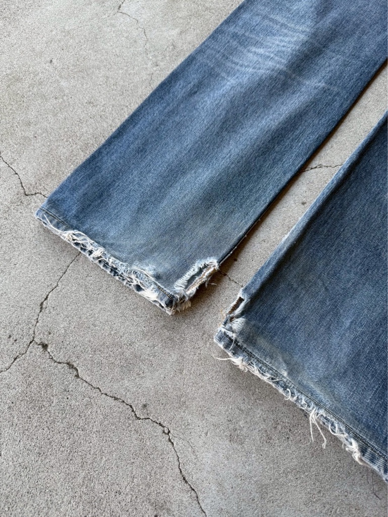 パンツ GUCCI ARCHIVE BLUE STRAIGHT DAMAGE JEANS GUCCI - GUCCI ARCHIVE BLUE STRAIGHT DAMAGE JEANSの通販 by