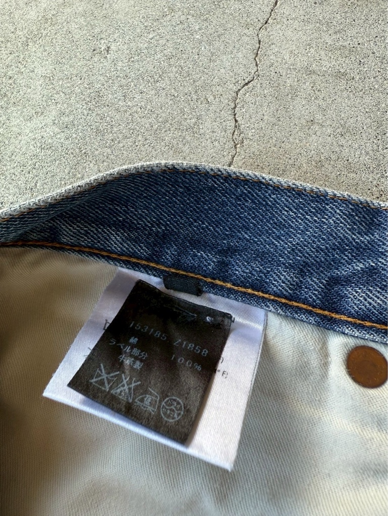 パンツ GUCCI ARCHIVE BLUE STRAIGHT DAMAGE JEANS GUCCI ARCHIVE BLUE STRAIGHT DAMAGE JEANS - ARCHIVESTOCK