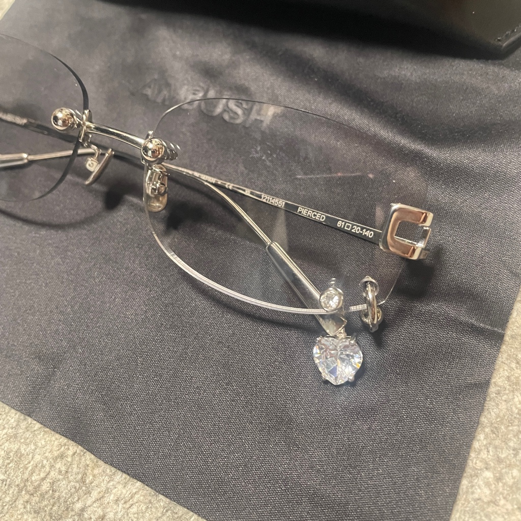 即日発送AMBUSH pierce sunglasses ピアス　リムレス 出品最安 ambush pierced sunglasses リムレス ゴールド - メルカリ