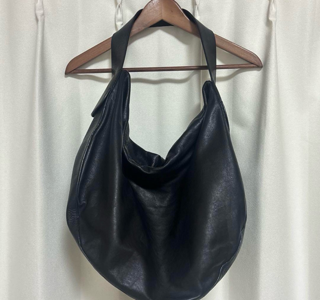 COS ブラック レザー ショルダーバッグ cos コス カーブレザー