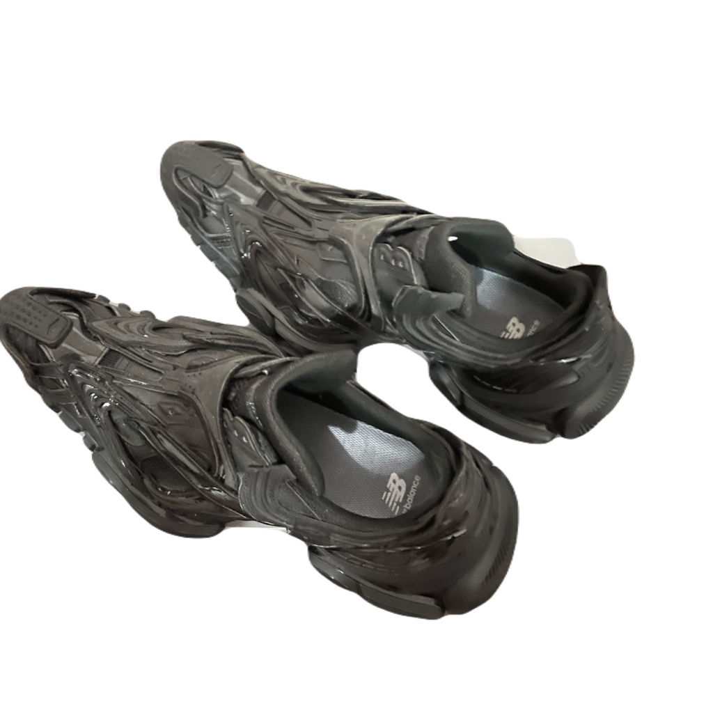 BALENCIAGA reptile black 43 - ARCHIVESTOCK