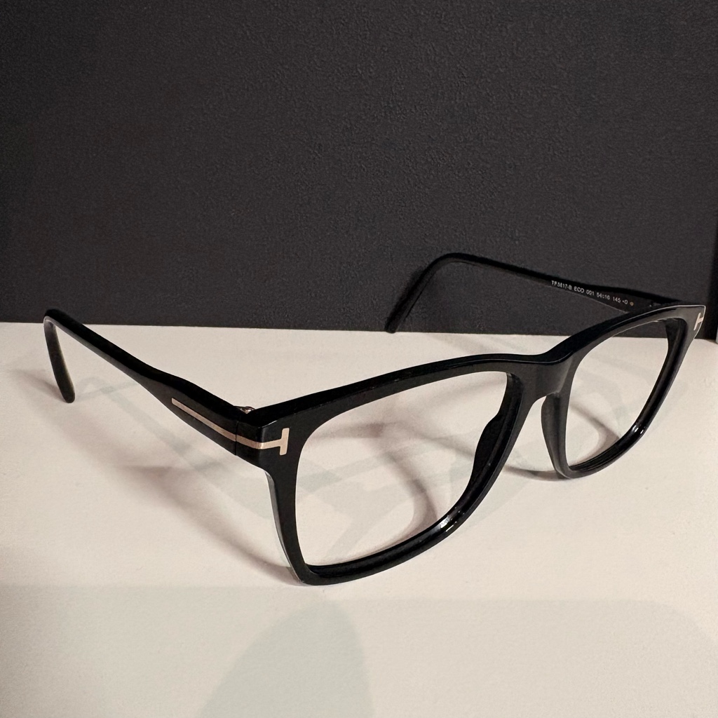 TOM FORD FT 5817-b 001 ウェリントン型　伊達メガネ TOM FORD FT 5817-b 001 ウェリントン型 伊達メガネ 伊達メガネ レンズ