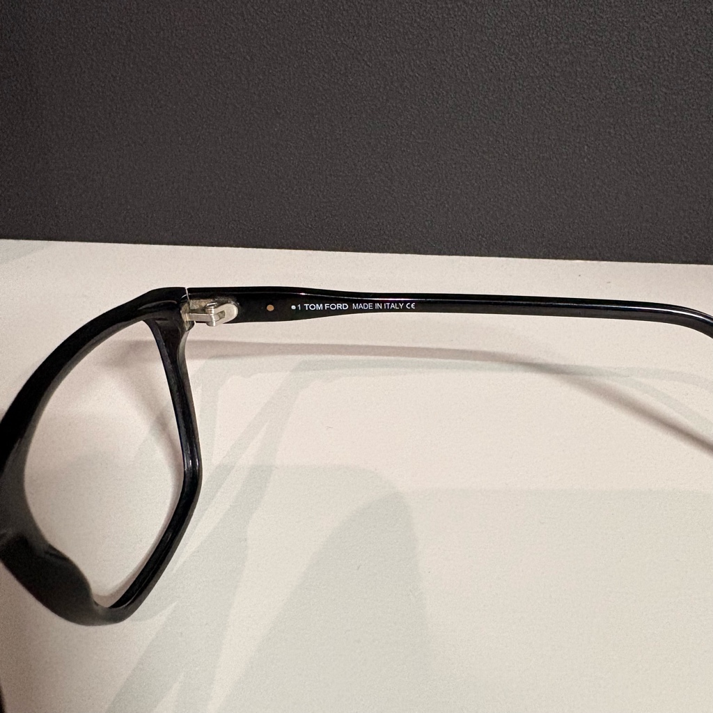 TOM FORD FT 5817-b 001 ウェリントン型伊達メガネ