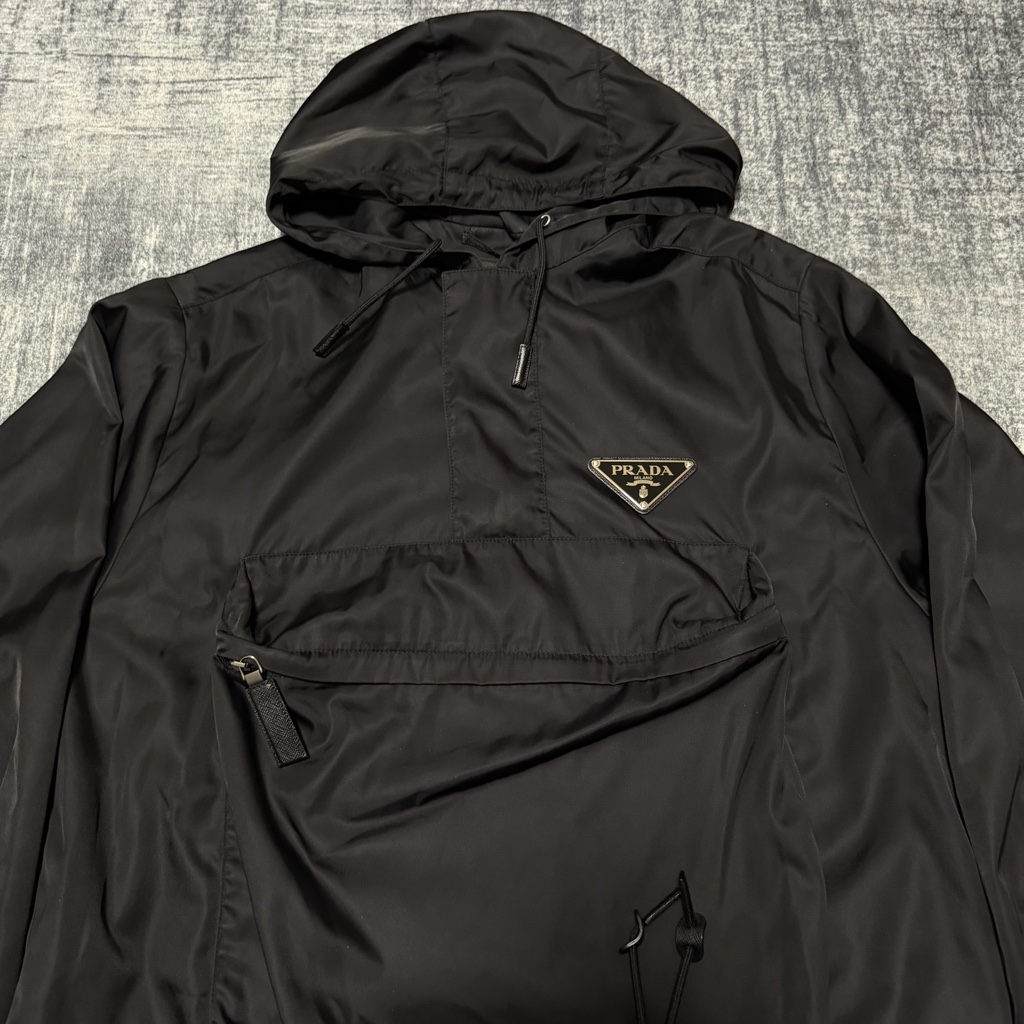 名作PRADA ロゴプレート ナイロンアノラックパーカージャケット SGB407