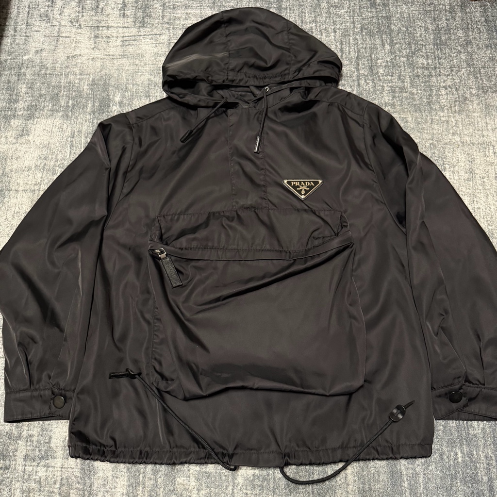 名作PRADA ロゴプレート ナイロンアノラックパーカージャケット SGB407
