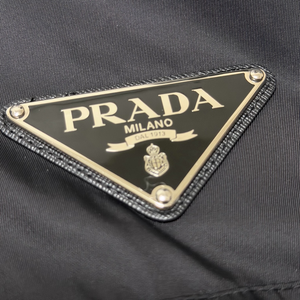 名作PRADA ロゴプレート ナイロンアノラックパーカージャケット SGB407