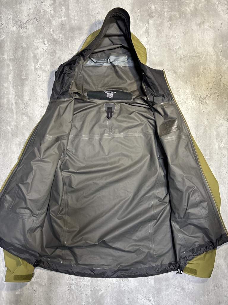 ARC'TERYX BEAMS 別注 正規品 BETA SL 金刺繍 - ARCHIVESTOCK