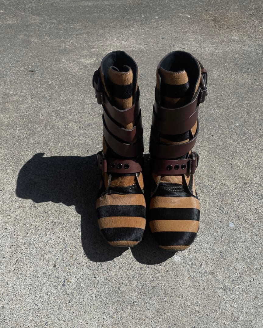 靴 LOEWE - Pony Hair Belted Sneaker Boots LOEWE - Pony Hair Belted Sneaker Boots - ARCHIVESTOCK