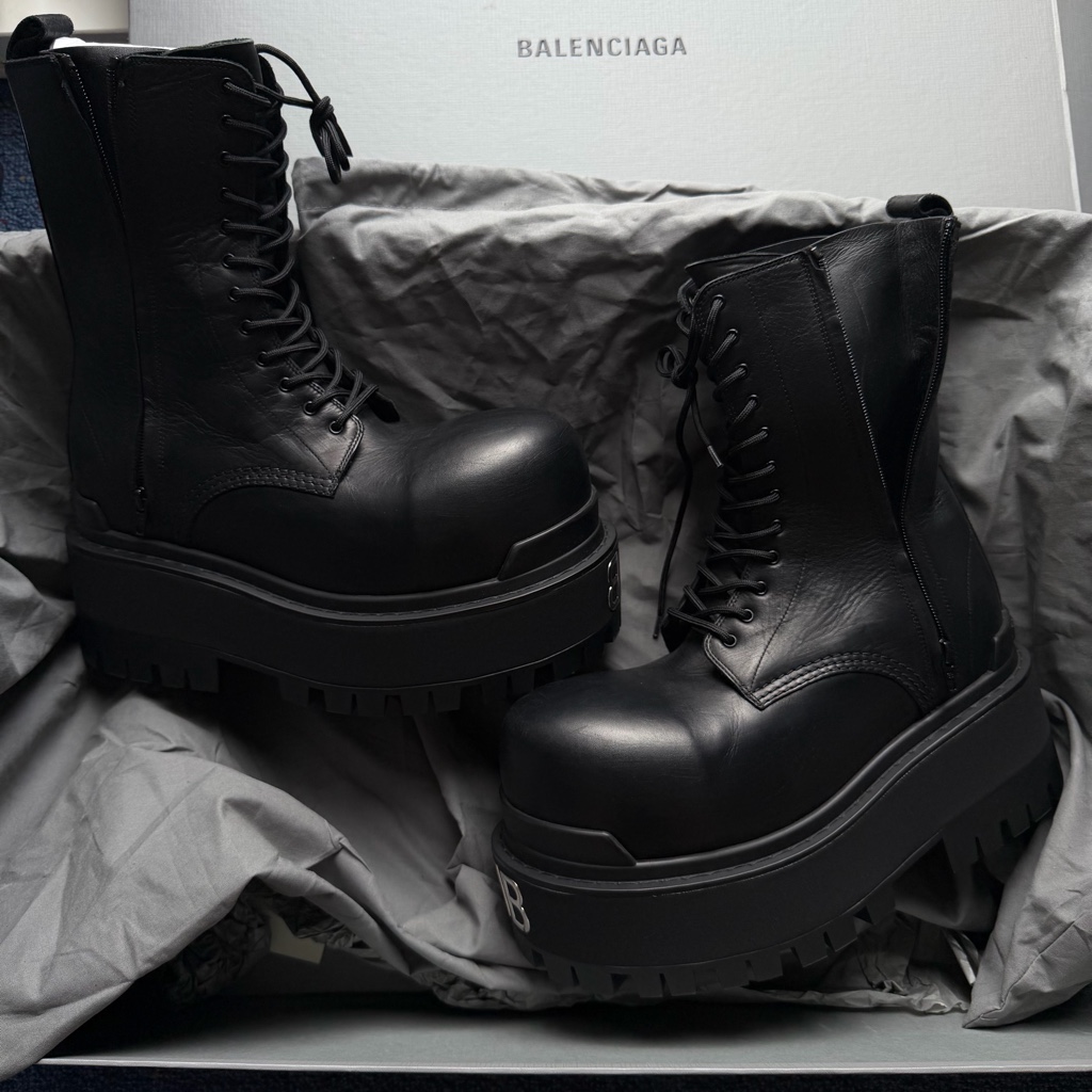 BALENCIAGA 25ss ジャイアント　ブーツ ブラック　813689 BALENCIAGA 25ss ジャイアント ブーツ ブラック 813689 - ARCHIVESTOCK